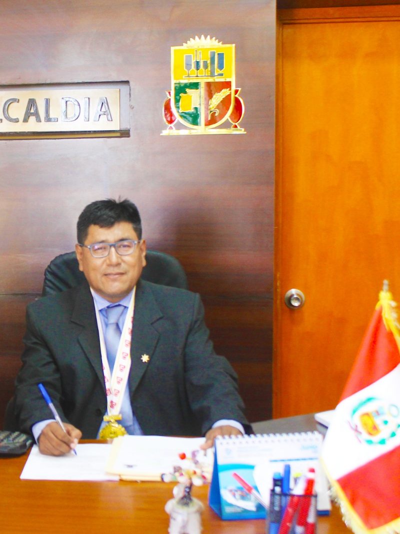 Dr. Luis Alberto Sáenz La Chira, Alcalde Distrital de Pueblo Nuevo